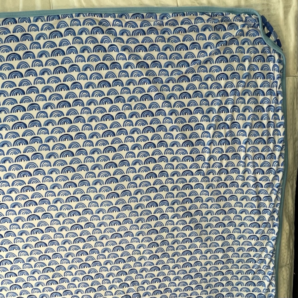 Little Sleepies Blue Rainbow Large Cloud Reversible Blanket Approx 50”X 50” - Picture 6 of 16